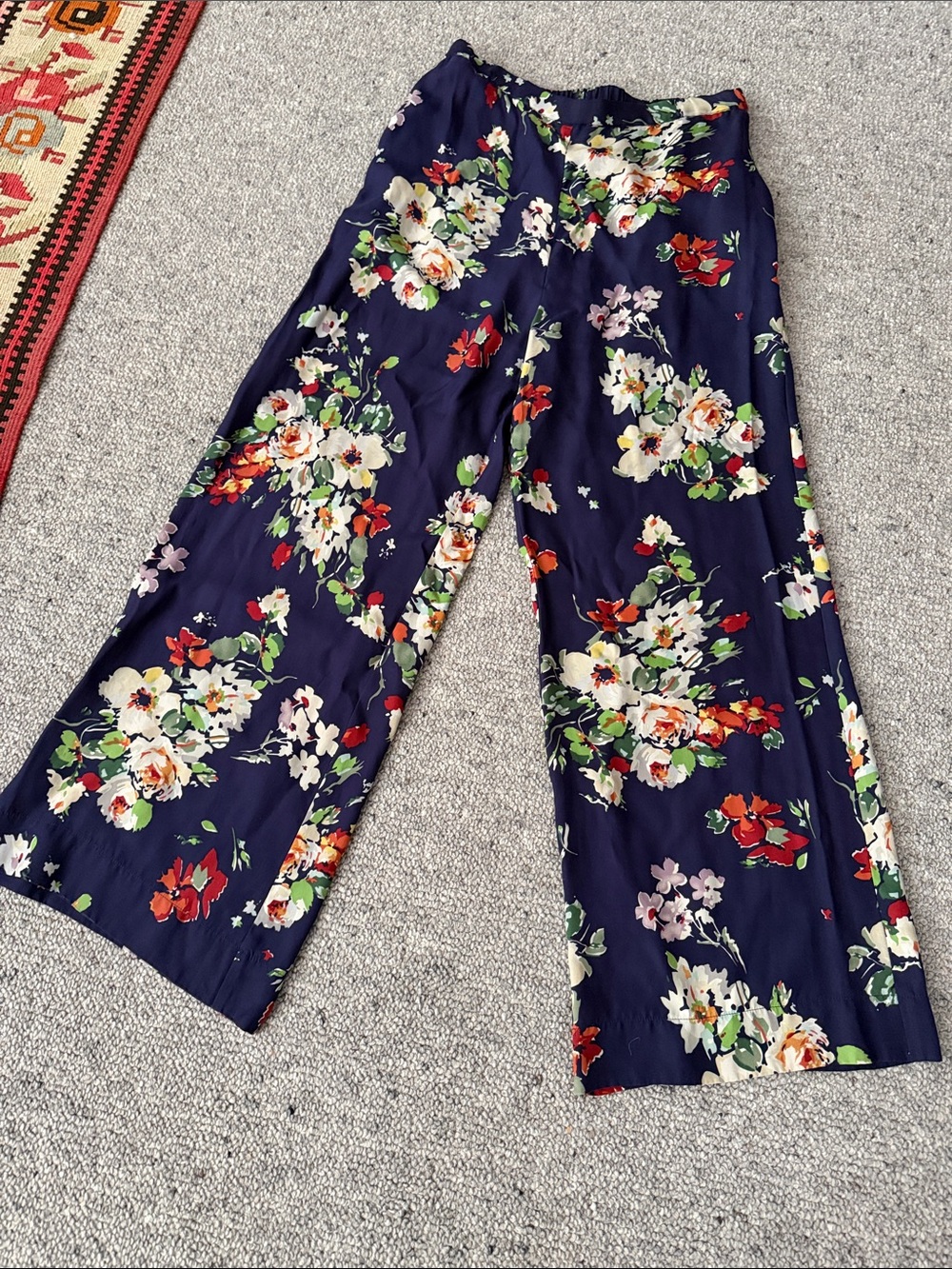 [THE GREAT] Caplin Navy Wide-Leg Floral Silk Pants with Cream & Red Blooms
